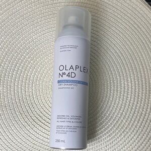 OLAPLEX No.4D Clean Volume Dry Shampoo
